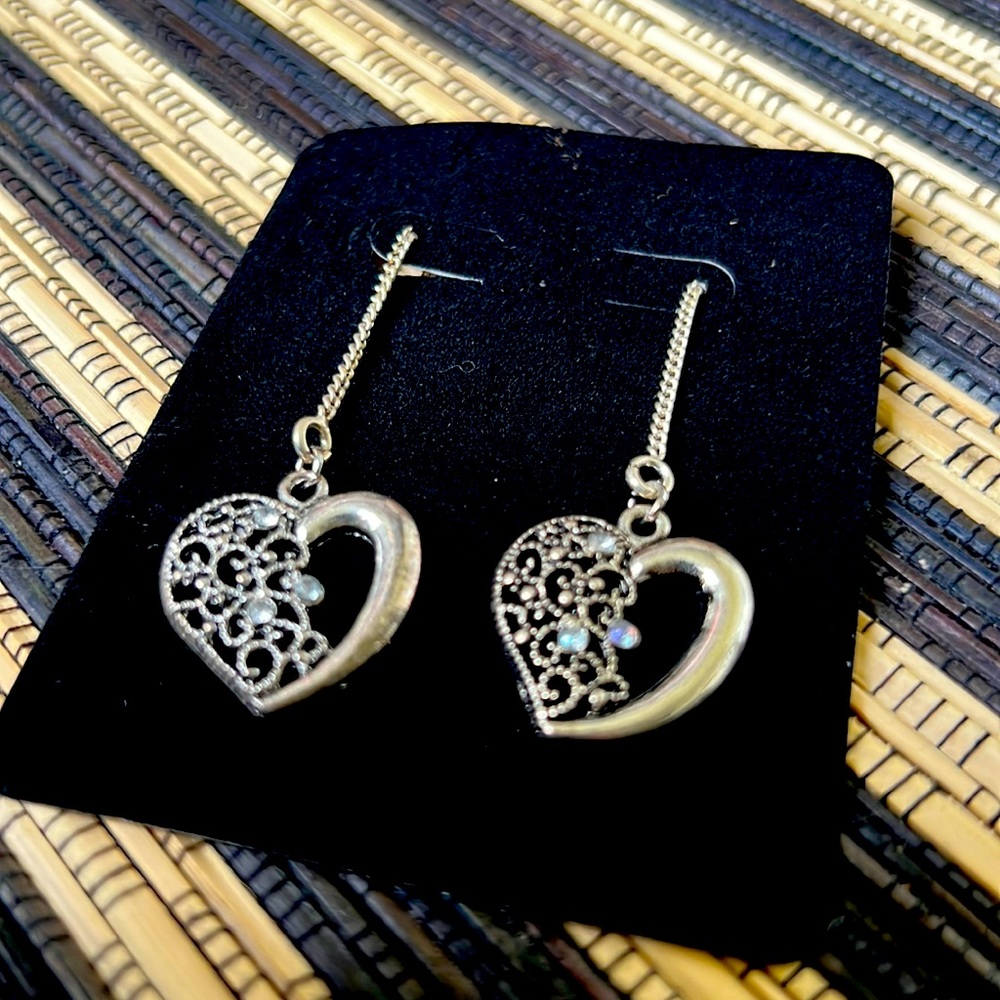 Chain style earring with gemmed hearts